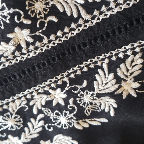 Time and Tru Black Top with White Embroidery Women's Size XL - Picture 10 of 14